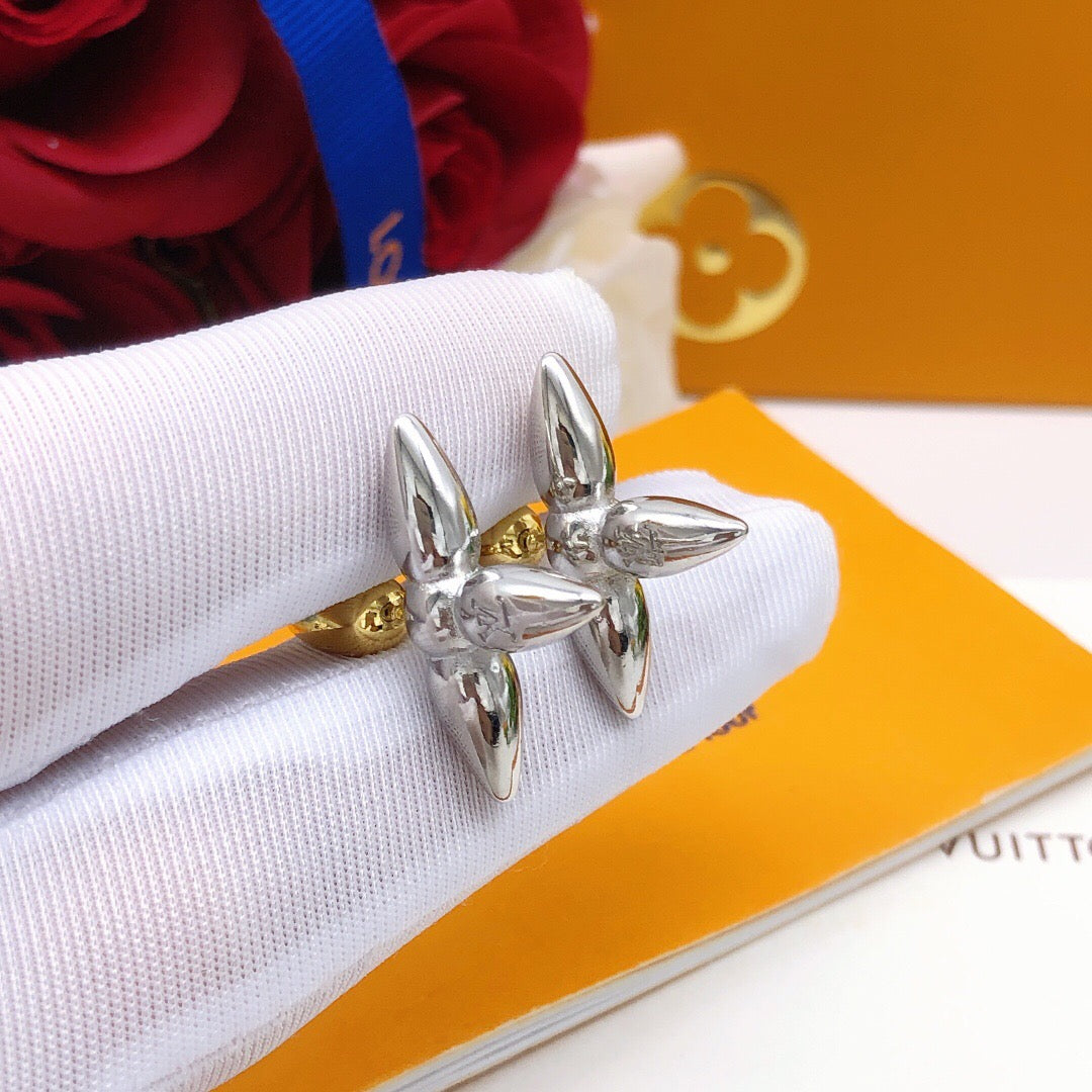 Louis Vuitton Two-Tone Monogram Polished Earrings - album image 4