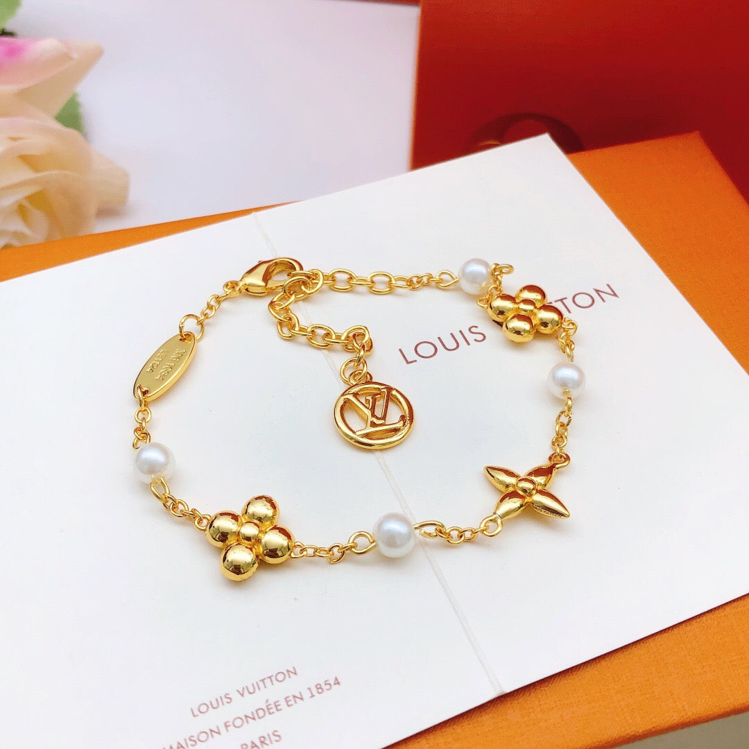 Louis Vuitton Pearl Polished Bracelet - album image 3