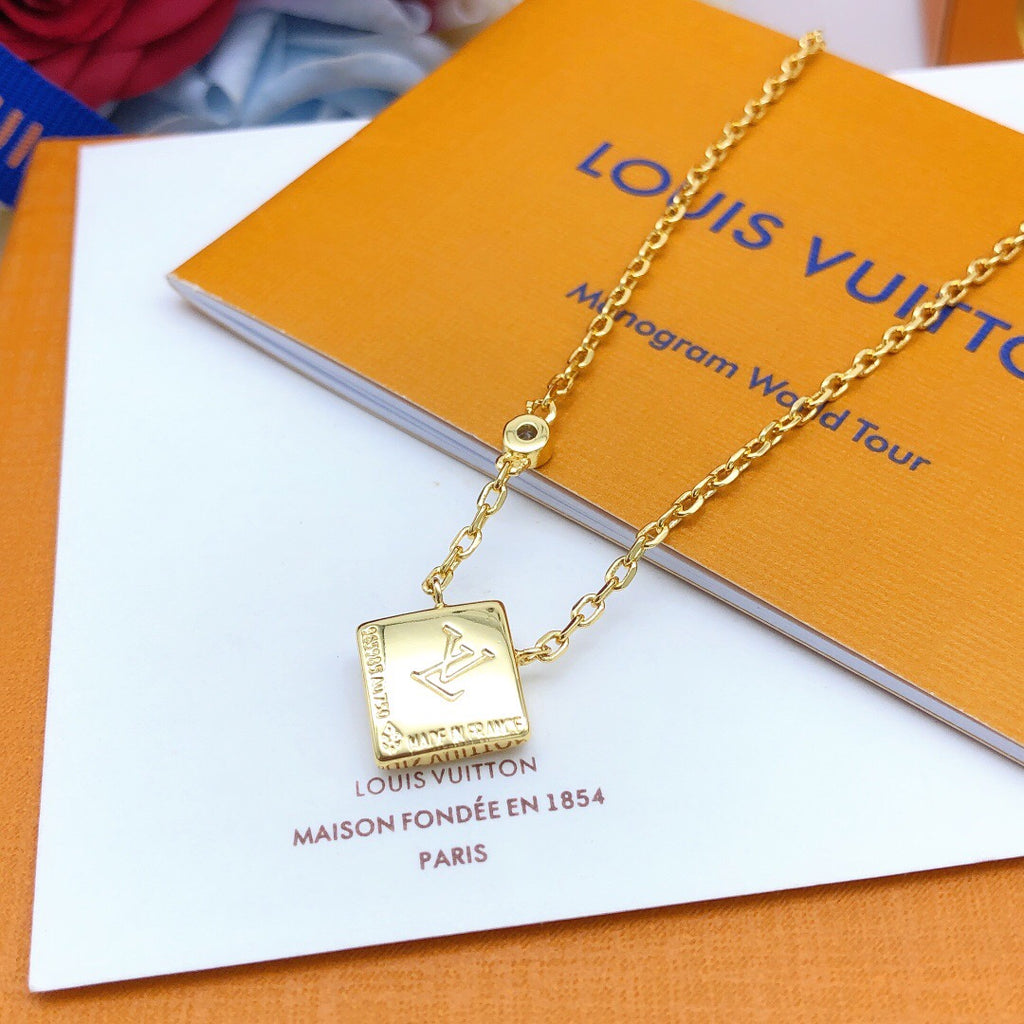 Louis Vuitton White Mother-of-Pearl Monogram Necklace - album image 3