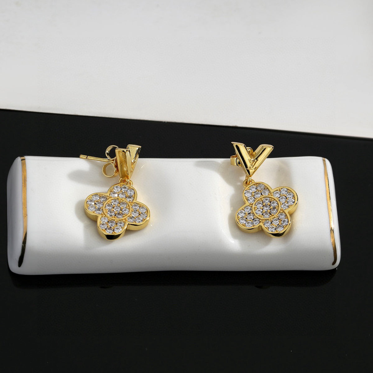 Louis Vuitton Crystal Flower Stud Earrings - album image 4