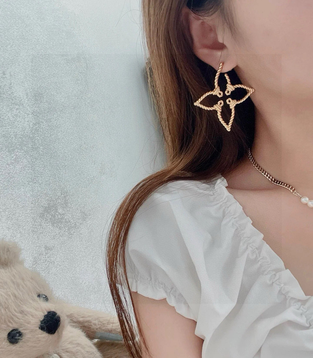Louis Vuitton Iconic Clover Flower Monogram Openwork Twisted Earrings - album image 9