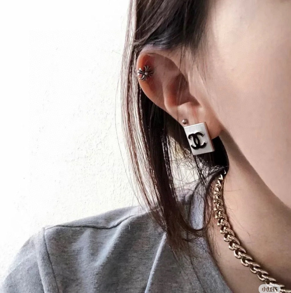 Chanel Interlocking C Resin Gold-Tone Square Stud Earrings - album image 9