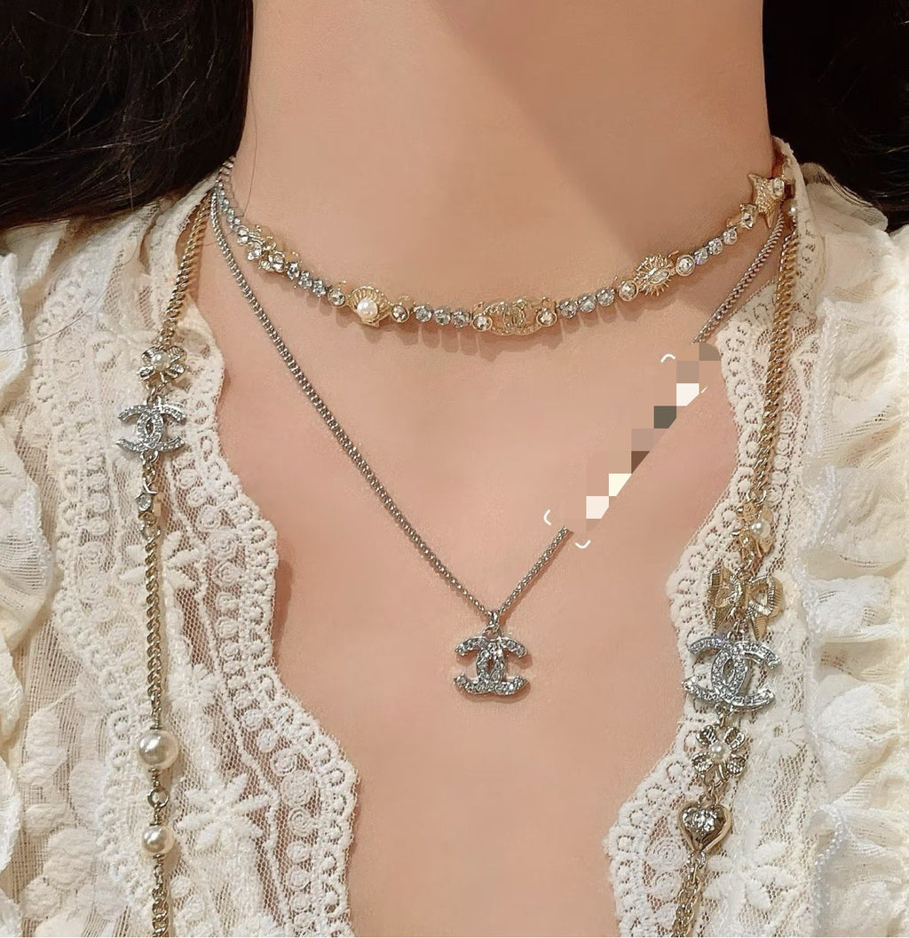 Chanel Interlocking C Shell Gold-Tone Pearl Pendant Necklace - album image 3