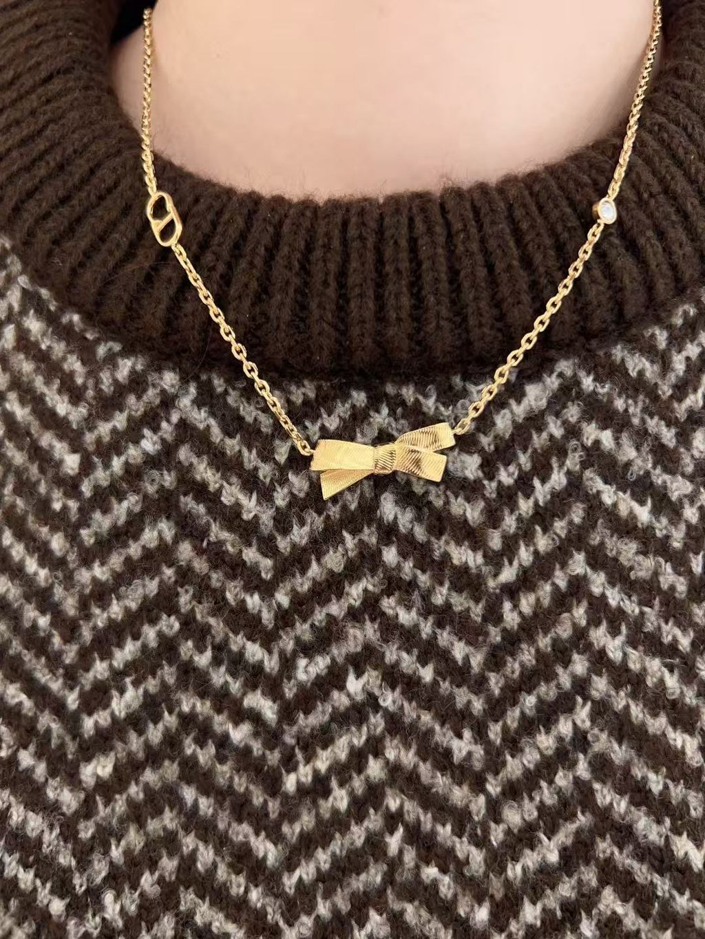 Dior Metallic Bow Pendant Necklace - product image 8