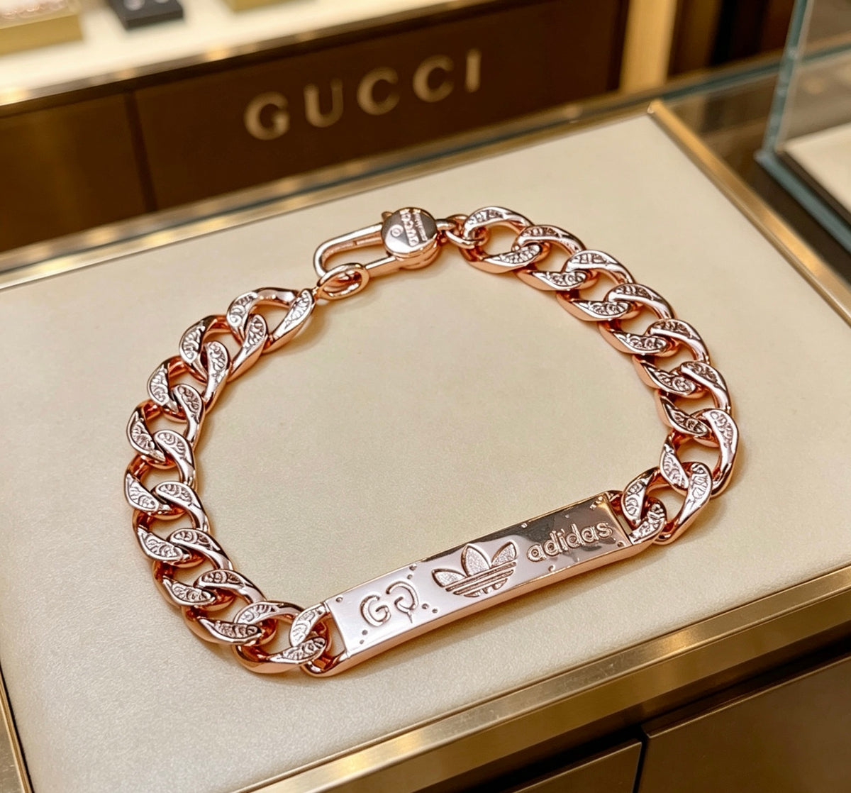 Gucci Rose Gold-Tone GUCCI Plaque Chain Bracelet - album image 2