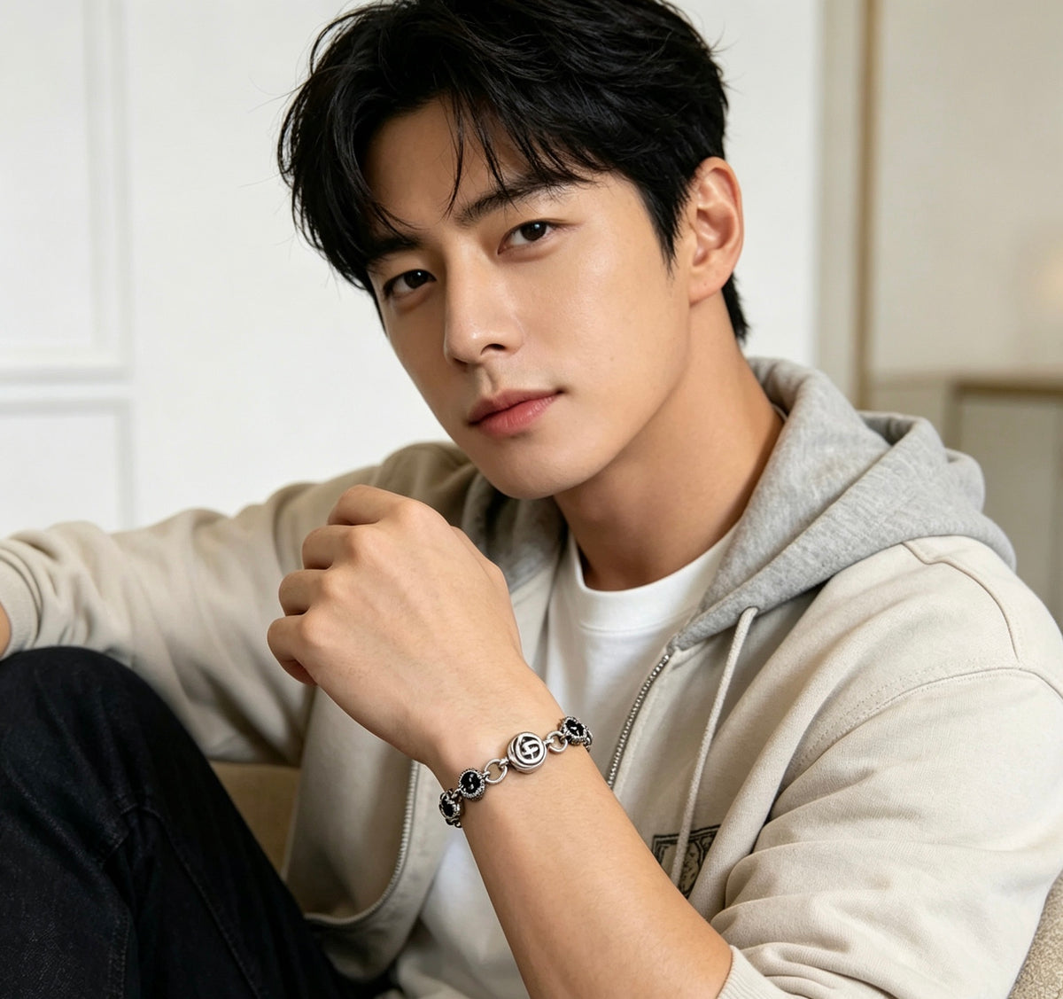 Gucci Silver-Tone GG Medallion Link Bracelet - album image 3