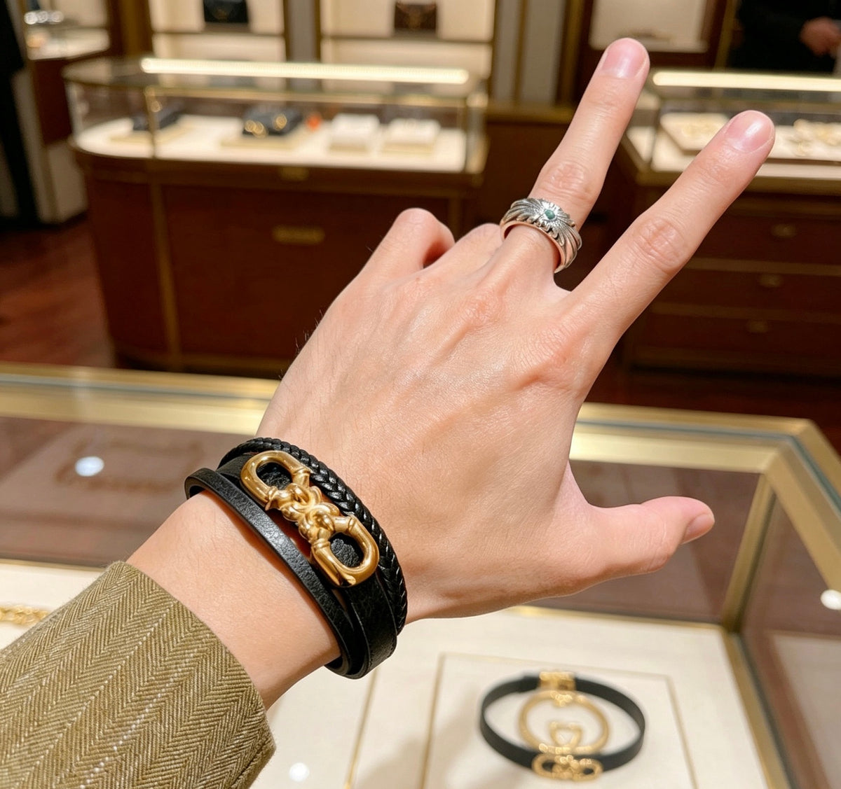 Gucci Anger Forest Interlocking G Antique Silver-Tone Silver-Tone Antiqued Leather Bracelet - album image 3