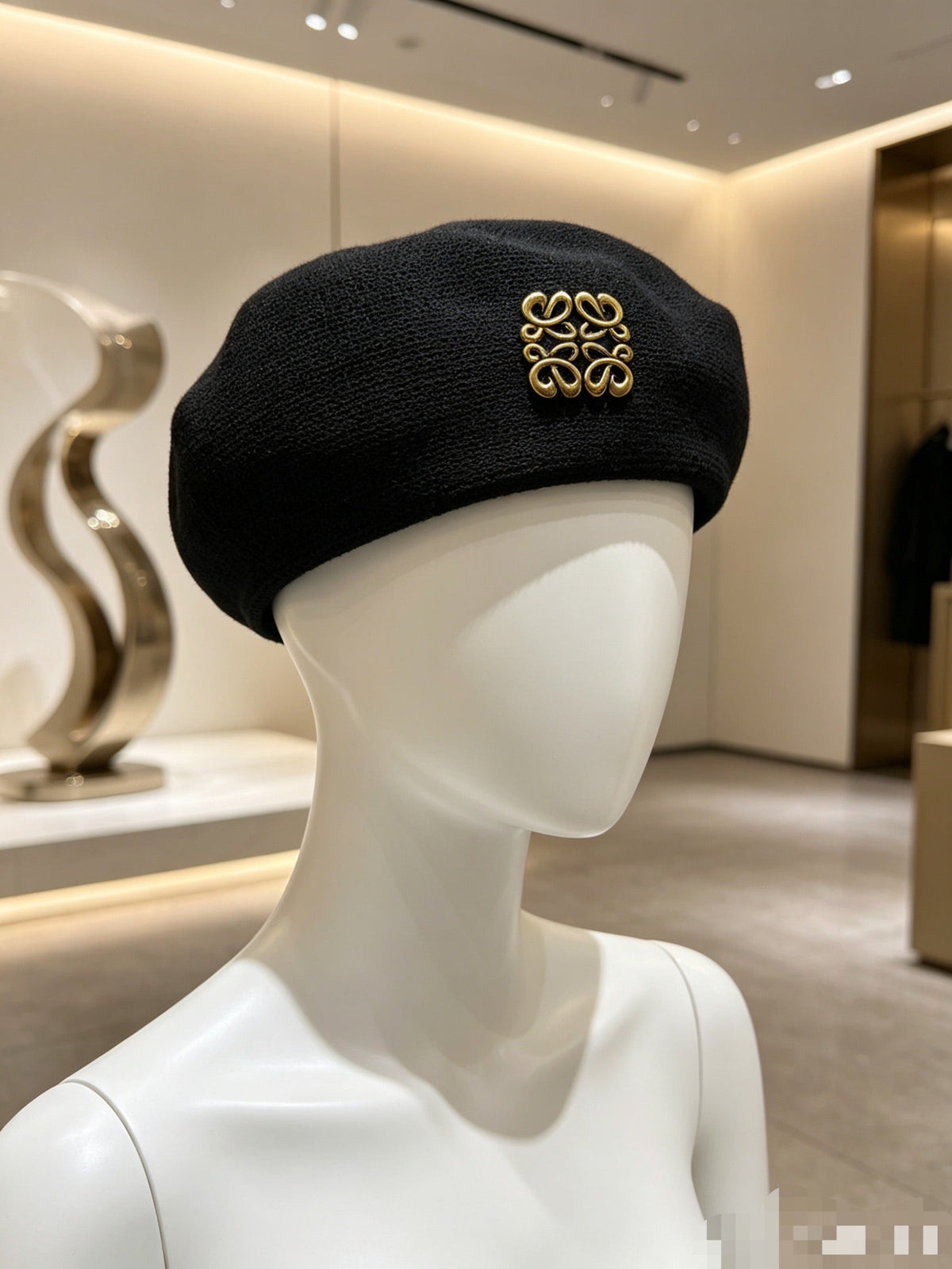 Loewe Beret - image 4