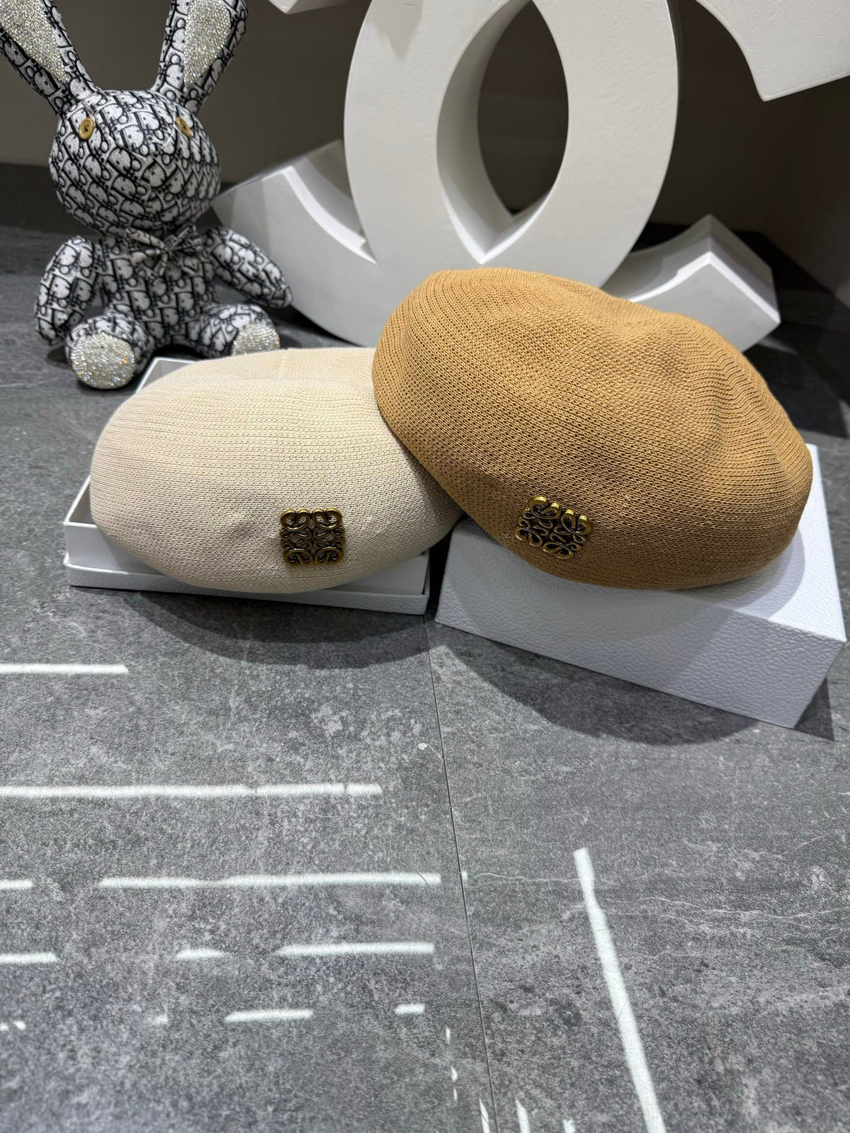 Loewe Beret - image 7