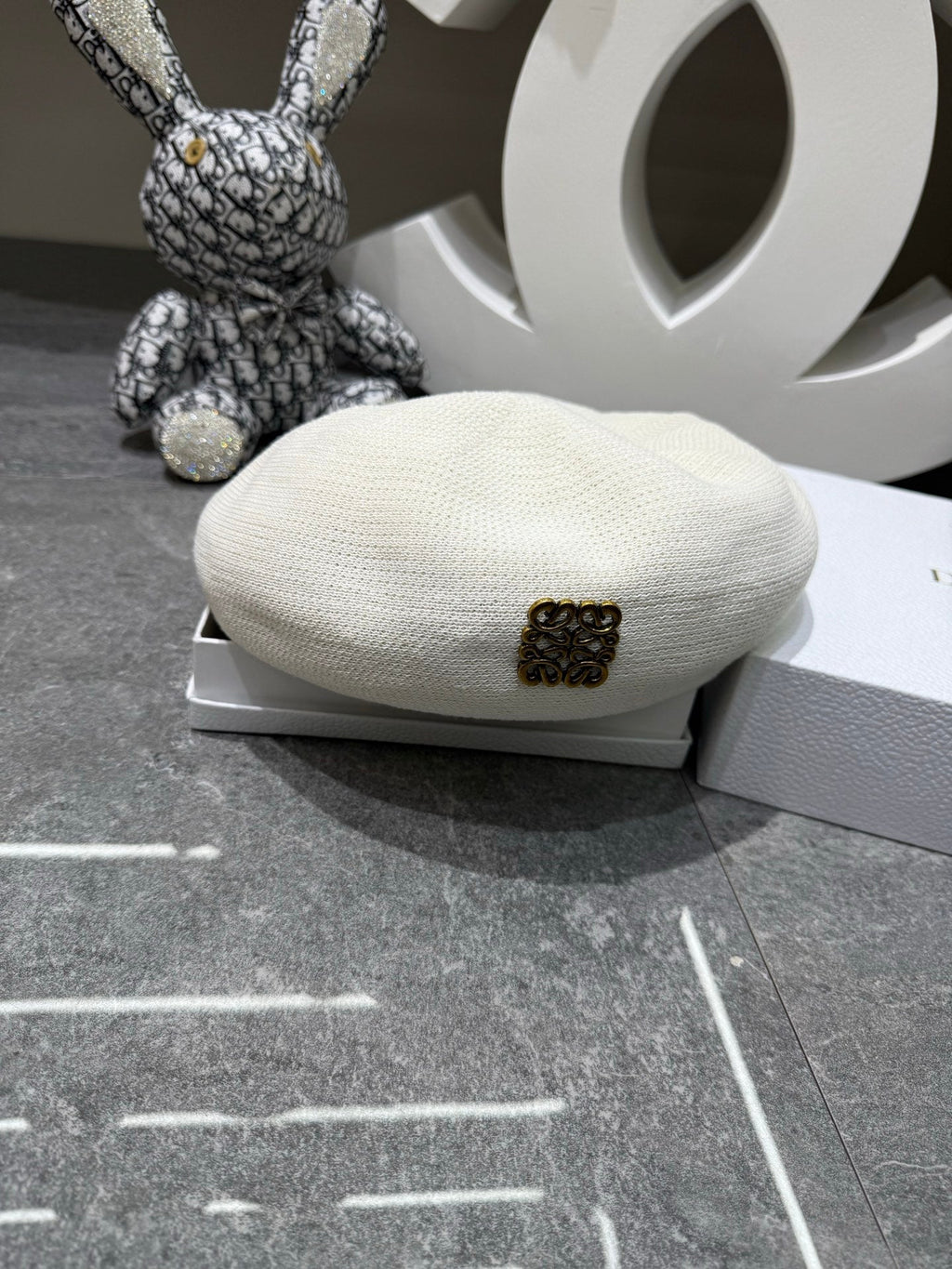 Loewe Beret - image 9